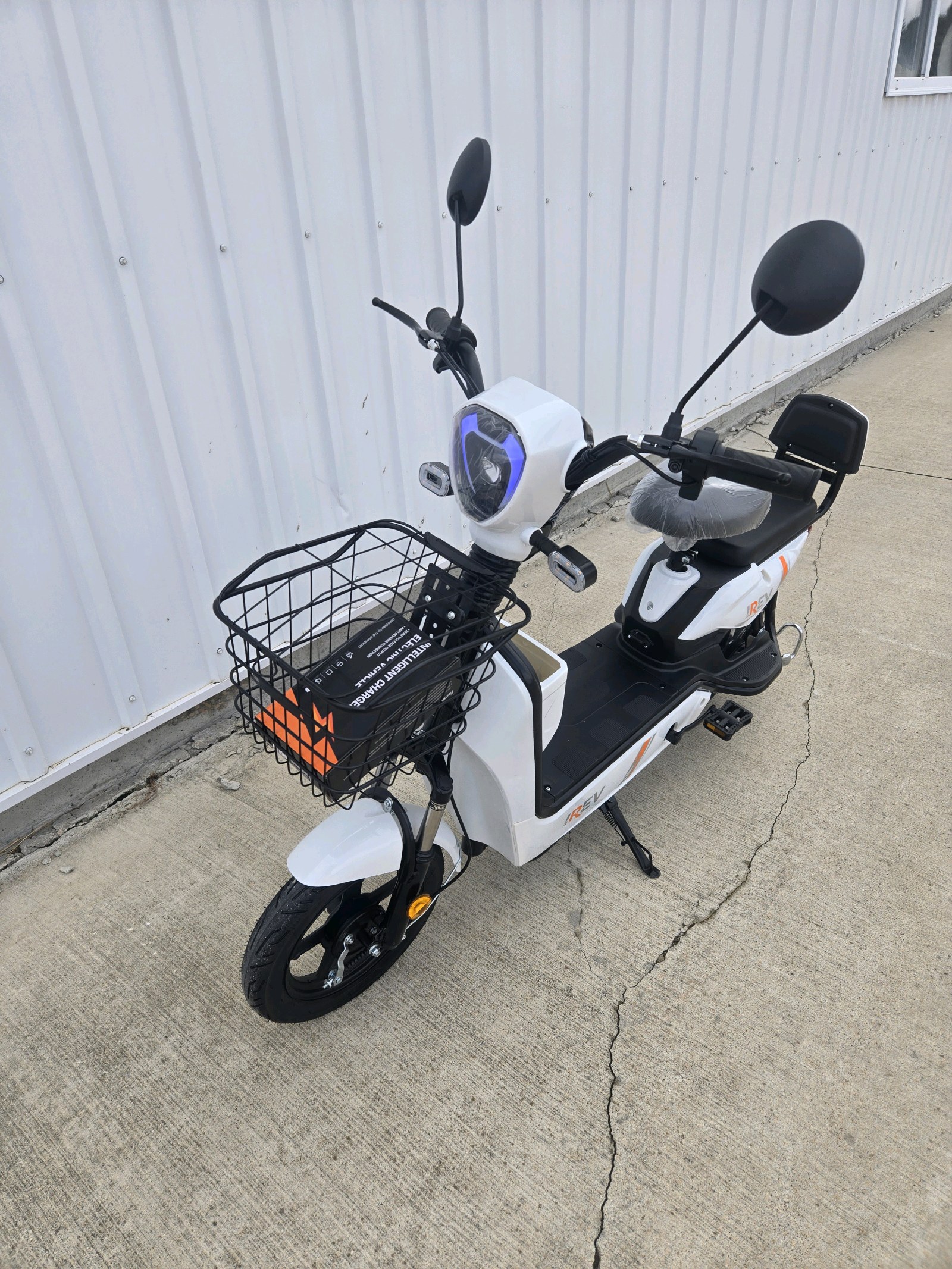 lot 63 image: IREV ELECTRIC MOPED