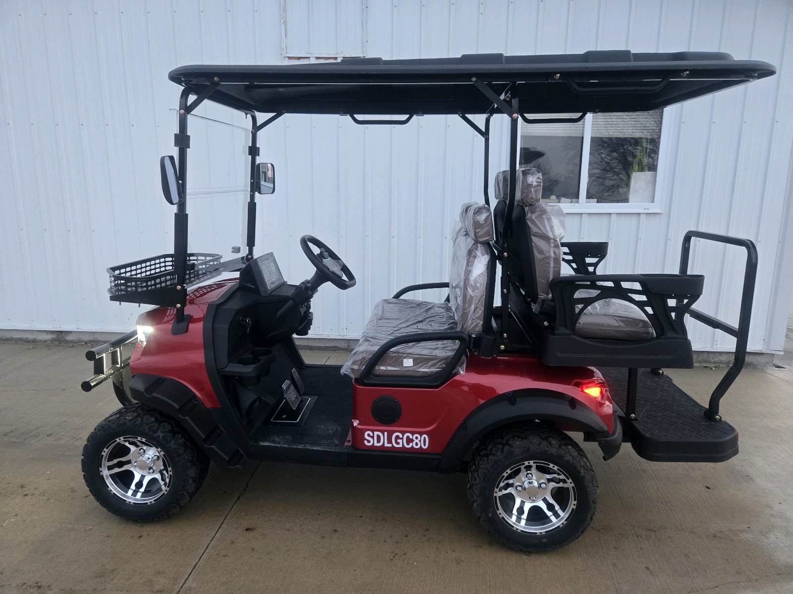 lot 69 image: SDLANCH 4 Seat Golf Cart SDLGC80
