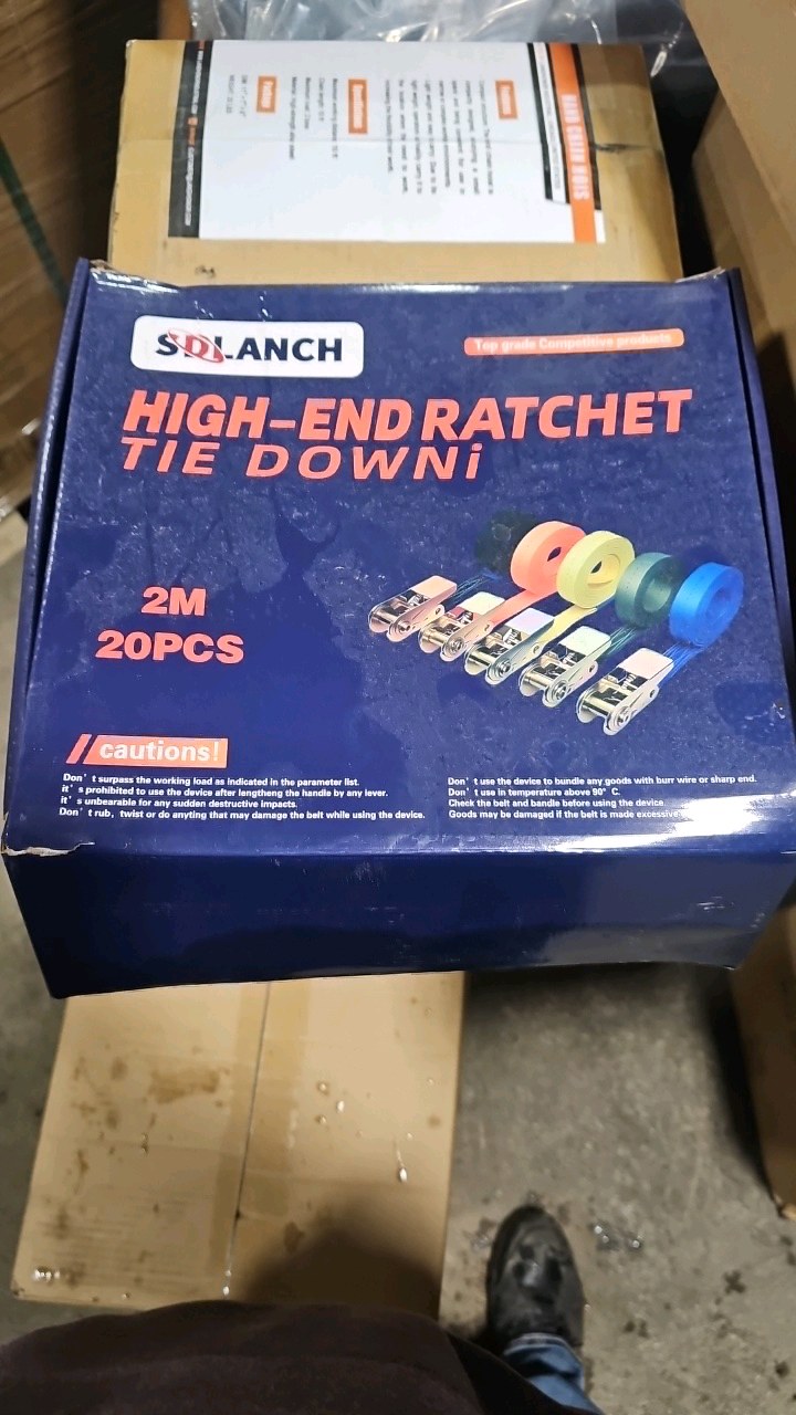 lot 9 image: 40 BIND BELT Ratchet Straps