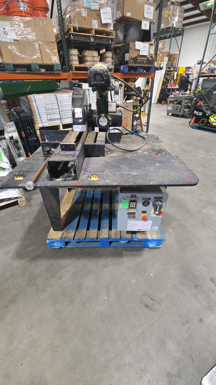 lot 15 image: Massive radial arm saw
