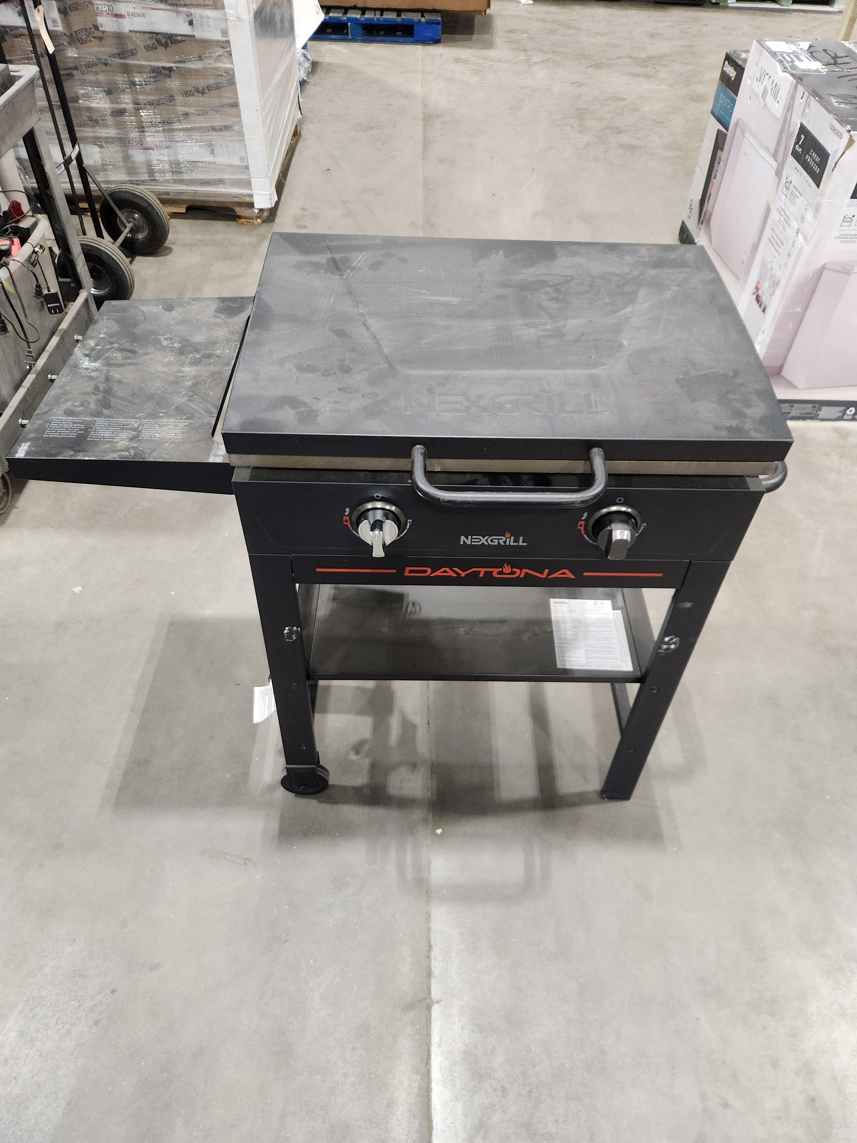 lot 190 image: Nexgrill Daytona 2-Burner Propane Gas Grill 28 in. Flat Top Griddle in Black with Lid