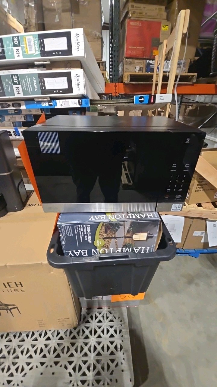 lot 56 image: LG NeoChef 0.9 cu. ft. 1000-Watt Countertop Microwave in Stainless Steel with Smart Inverter