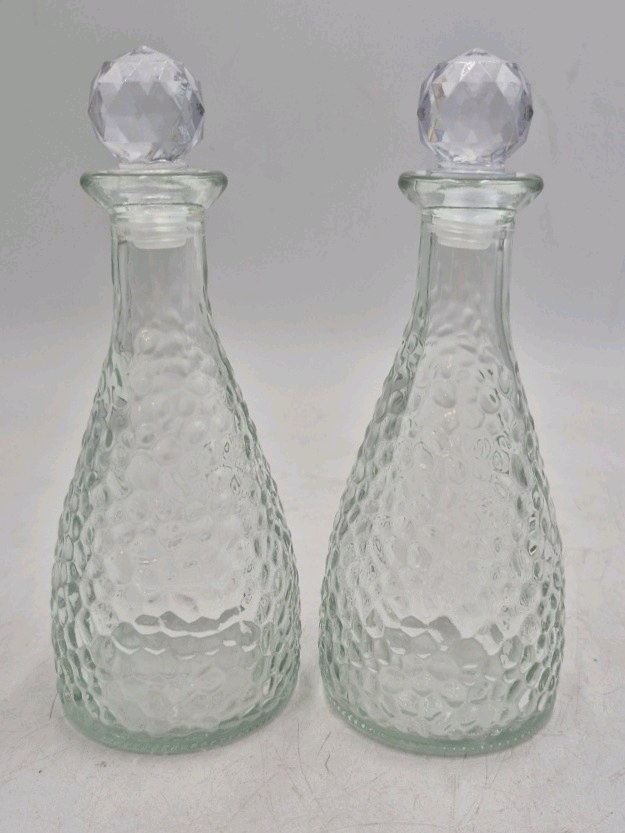 lot 105 image: Vintage Clear Glass Decanter Set