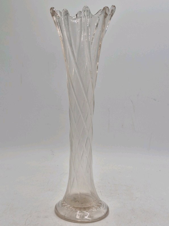 lot 109 image: Vintage Clear Glass Swirl Vase  Crimped Rim Fluted Design