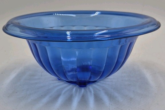lot 114 image: Vintage Blue Glass Bowl  Ribbed Fluted Design