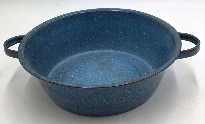 lot 13 image: Vintage Blue Speckled Enamel Wash Basin  Graniteware with Side Handles