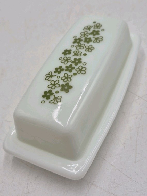 lot 134 image: Vintage Pyrex Butter Dish  Green Floral Daisy Pattern