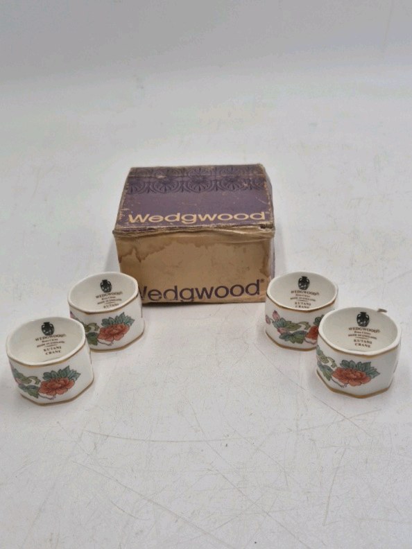 lot 137 image: Vintage Wedgwood Kutani Crane Napkin Rings  Bone China Floral Design