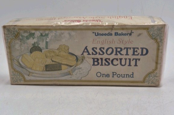 lot 146 image: Vintage Uneeda Bakers English Style Assorted Biscuit Box  National Biscuit Company