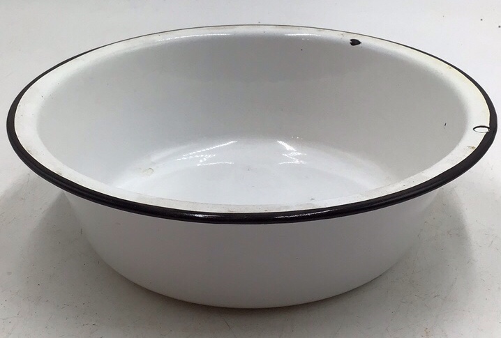 lot 17 image: Vintage White Enamel Wash Basin  Graniteware with Black Rim Trim