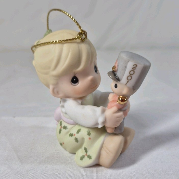 lot 196 image: 2001 Precious Moments