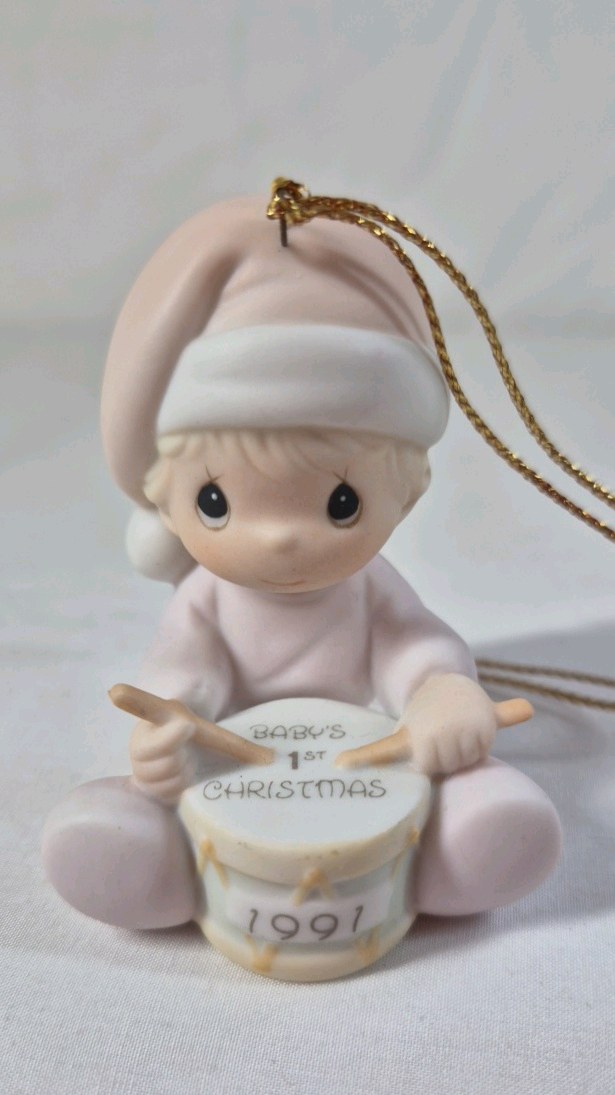 lot 199 image: 1991 Precious Moments Ornament
