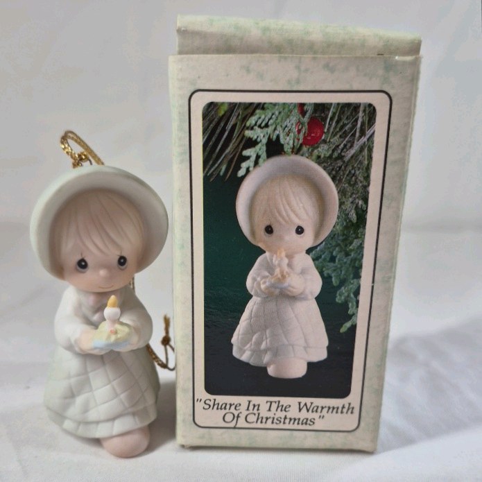 lot 200 image: Precious Moments Ornament