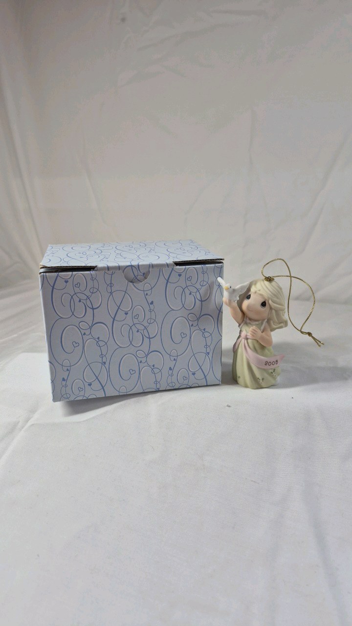 lot 205 image: 2007 Precious Moments Ornament  Angel with Dove