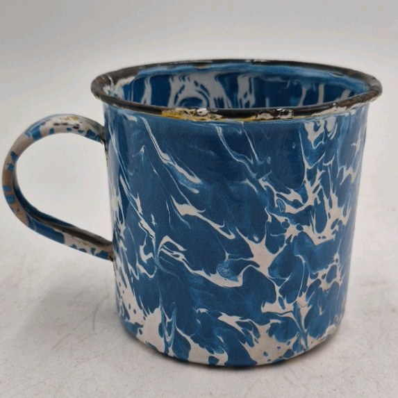 lot 26 image: Vintage Blue Marble Enamel Mug  Graniteware Camp Cup
