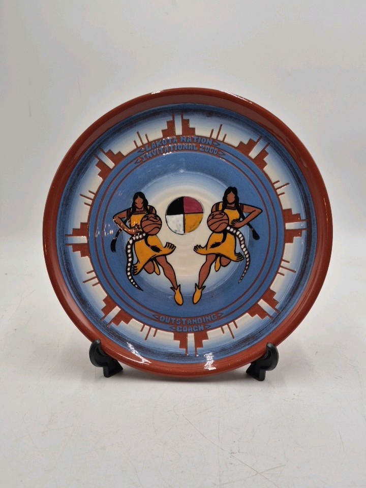 lot 264 image: Vintage Native American Style Pottery Plate  Two Dancing Figures Turquoise Center