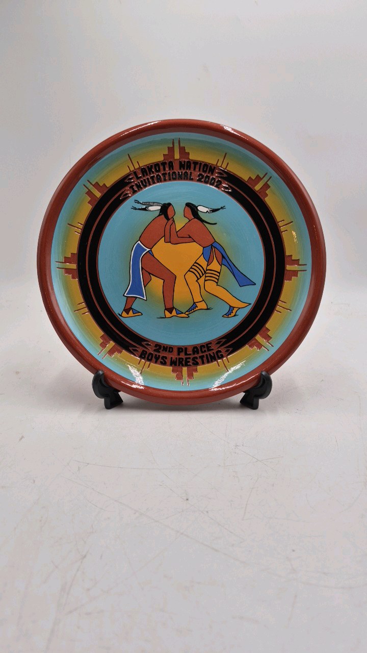 lot 265 image: Vintage Native American Style Pottery Plate  Two Feathered Figures Dancing Circle Border
