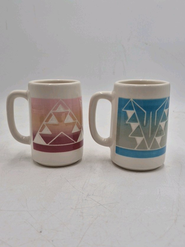 lot 266 image: Vintage Sioux Pottery Mug