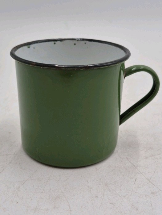 lot 28 image: Vintage Green Enamel Mug  Graniteware Camp Cup