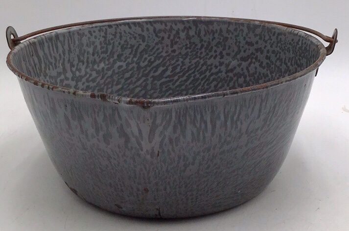 lot 8 image: Vintage Gray Speckled Enamel Wash Basin  Graniteware with Bail Handle