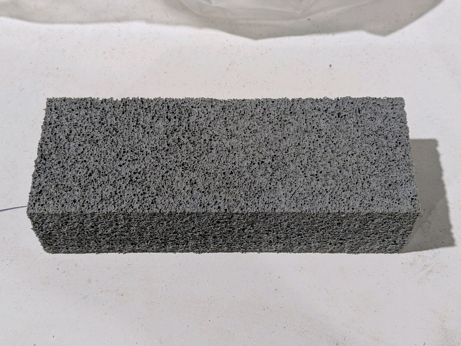 lot 32 image: UNSMOKE UN-SPONGE Deodorizing Sponges  16 Professional Smoke & Odor Removal Blocks