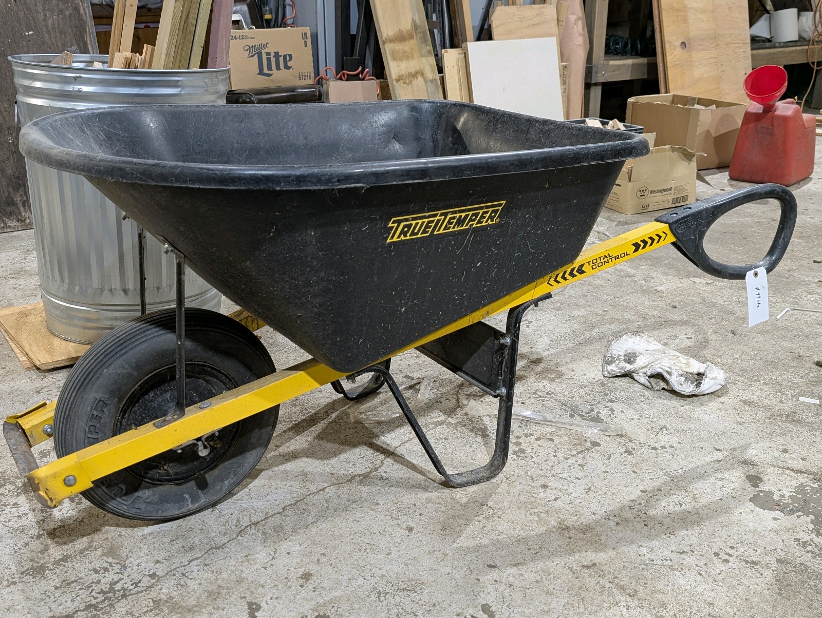 lot 48 image: True Temper Total Control Wheelbarrow  Heavy Duty Poly Tray  Pneumatic Tire  Yard  Construction  Landscaping