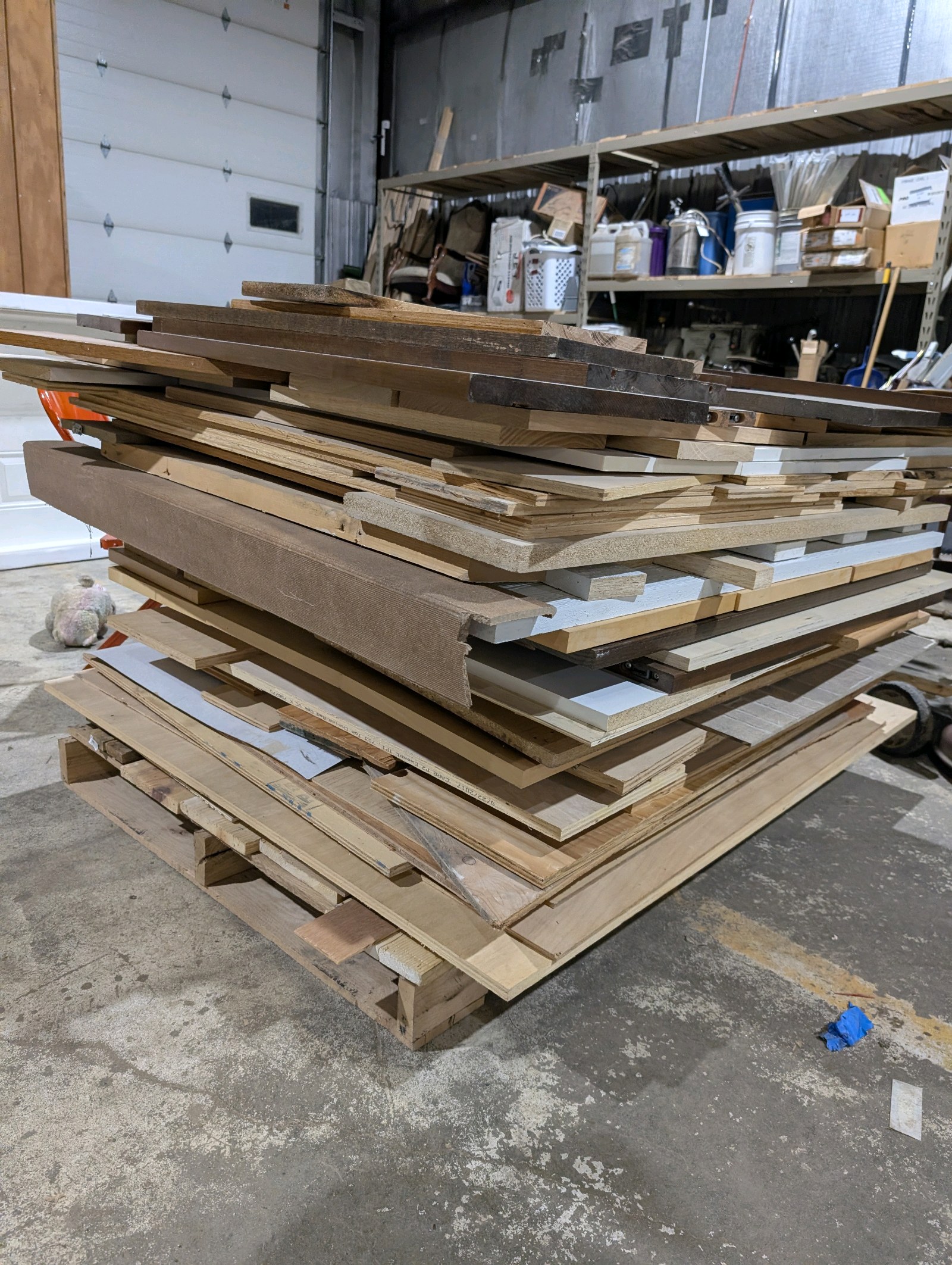 lot 59 image: MASSIVE Pallet of Hardwood, Oak, Birch & Cabinet-Grade Plywood  Woodworker  Builder Lumber Lot