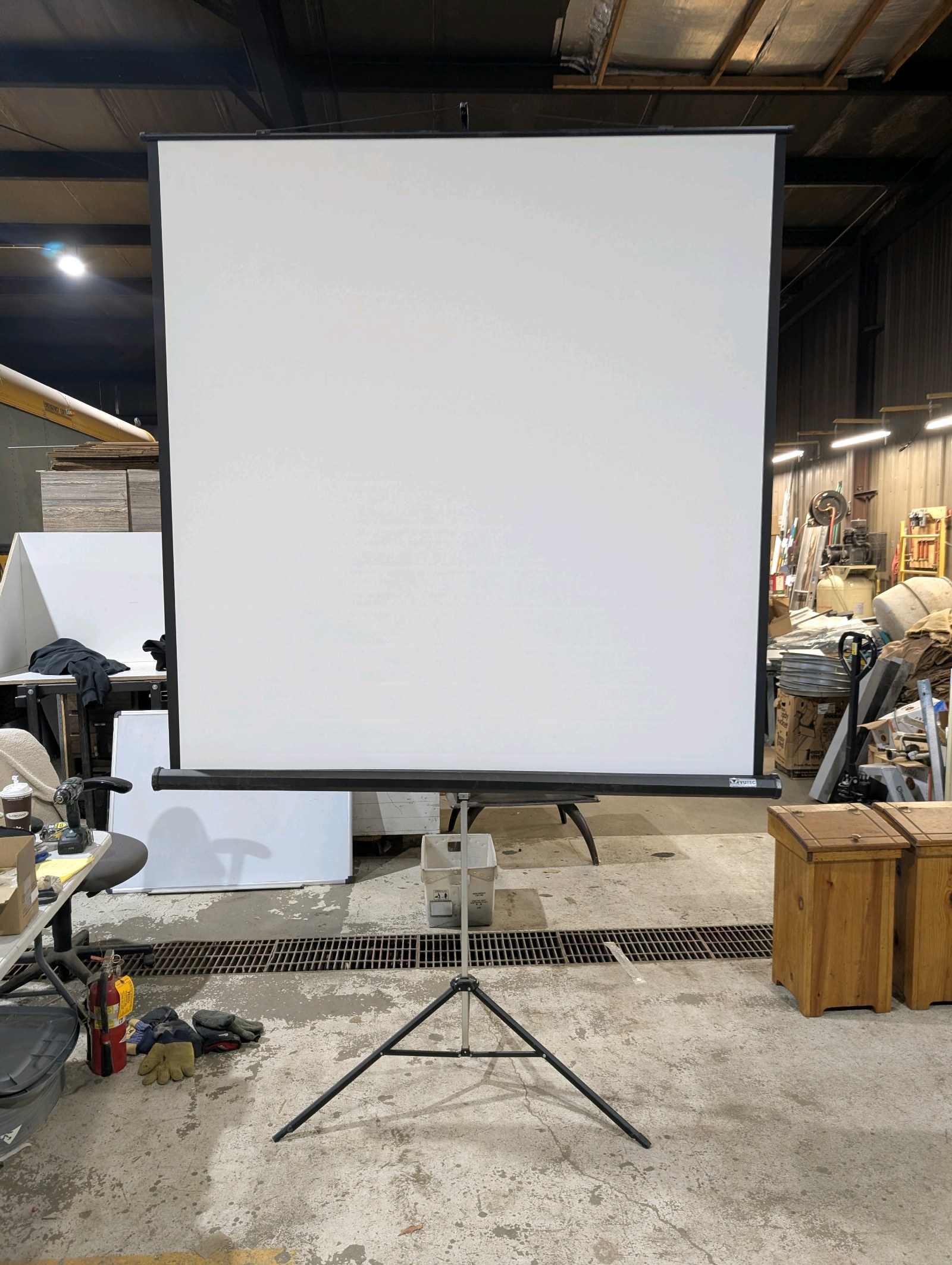 lot 71 image: VuTech 6 x 6 Portable Pop-Up Projection Screen w Tripod Stand  Folds w Carry Handle  Great for Movies, Presentations & Events