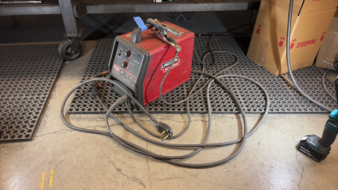 LINCOLN Electric 33V welder