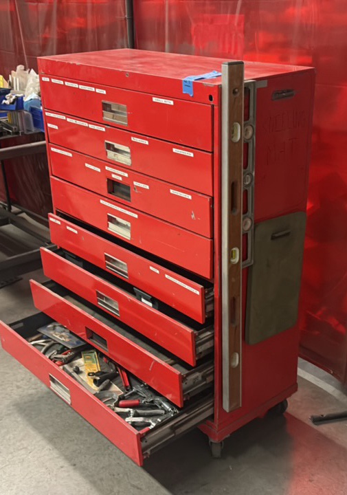 8-DRAWER Tool Chest w bottom drawer of tools
