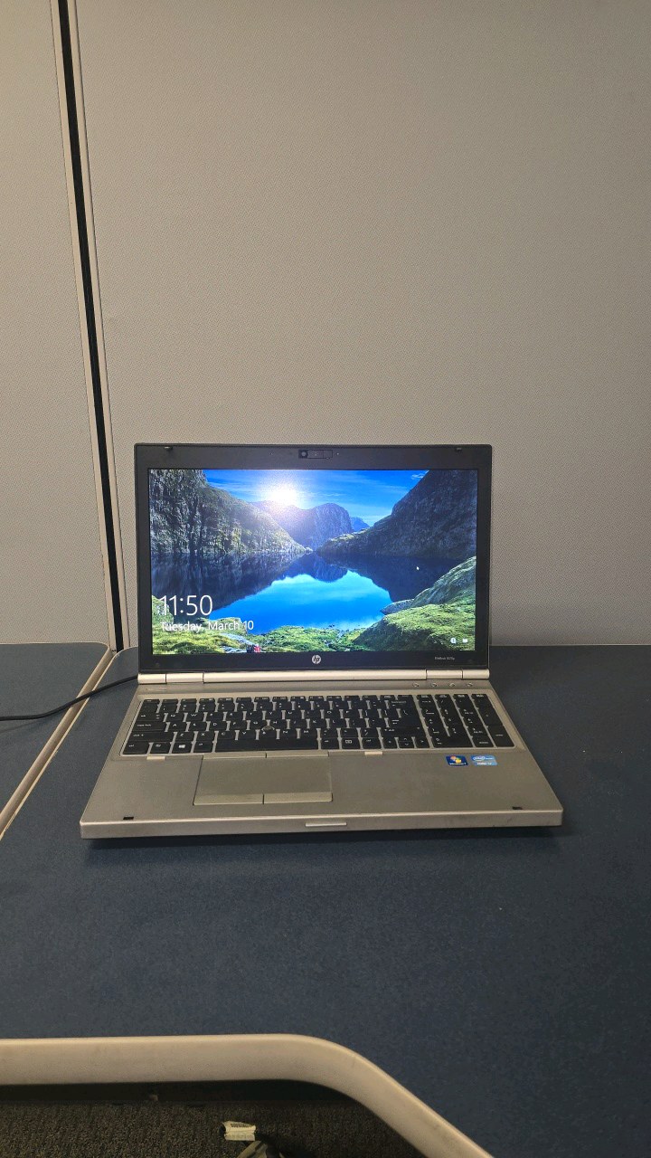 HP ELITEBook 8570p  with Windows