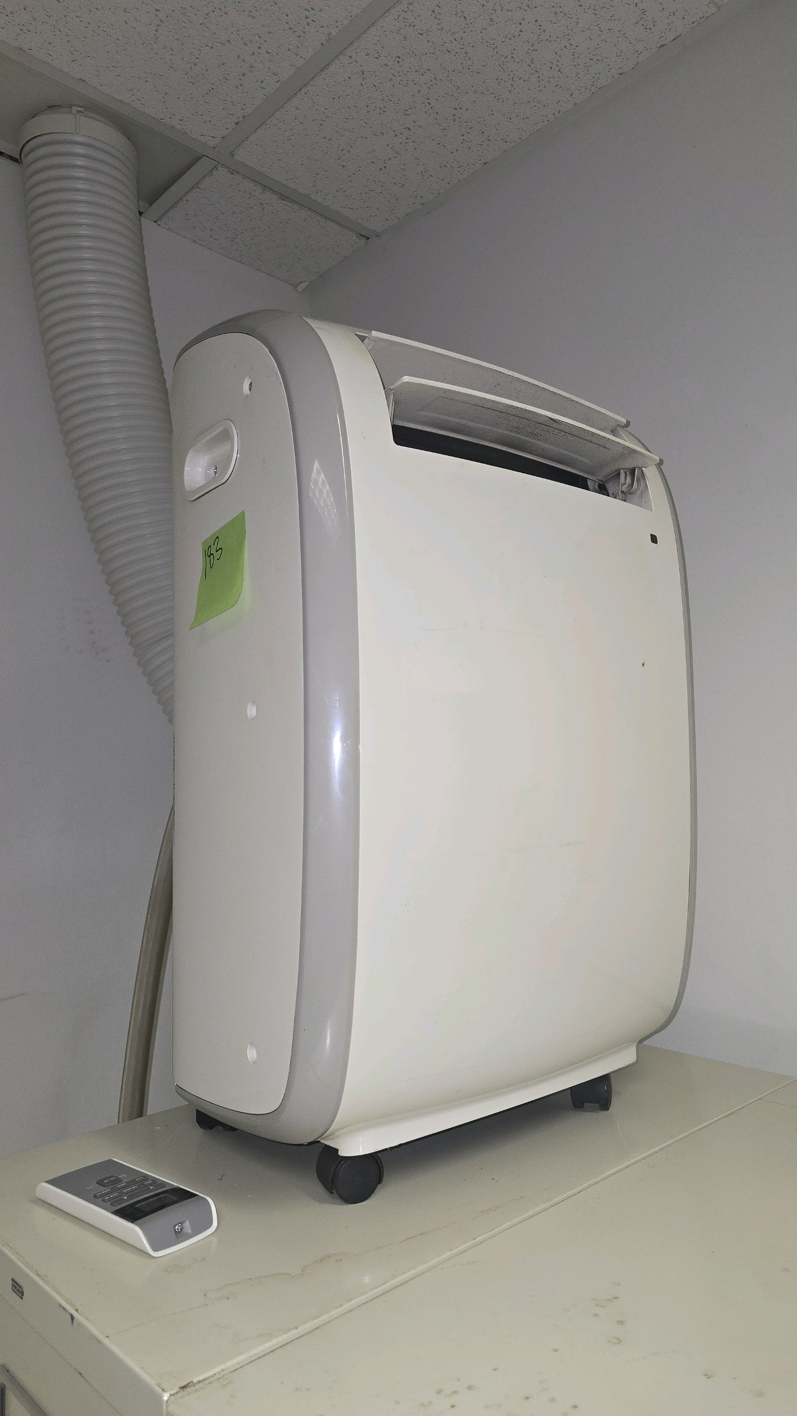 FRIGIDAIRE 5,000 BTU Portable Room Air Conditioner