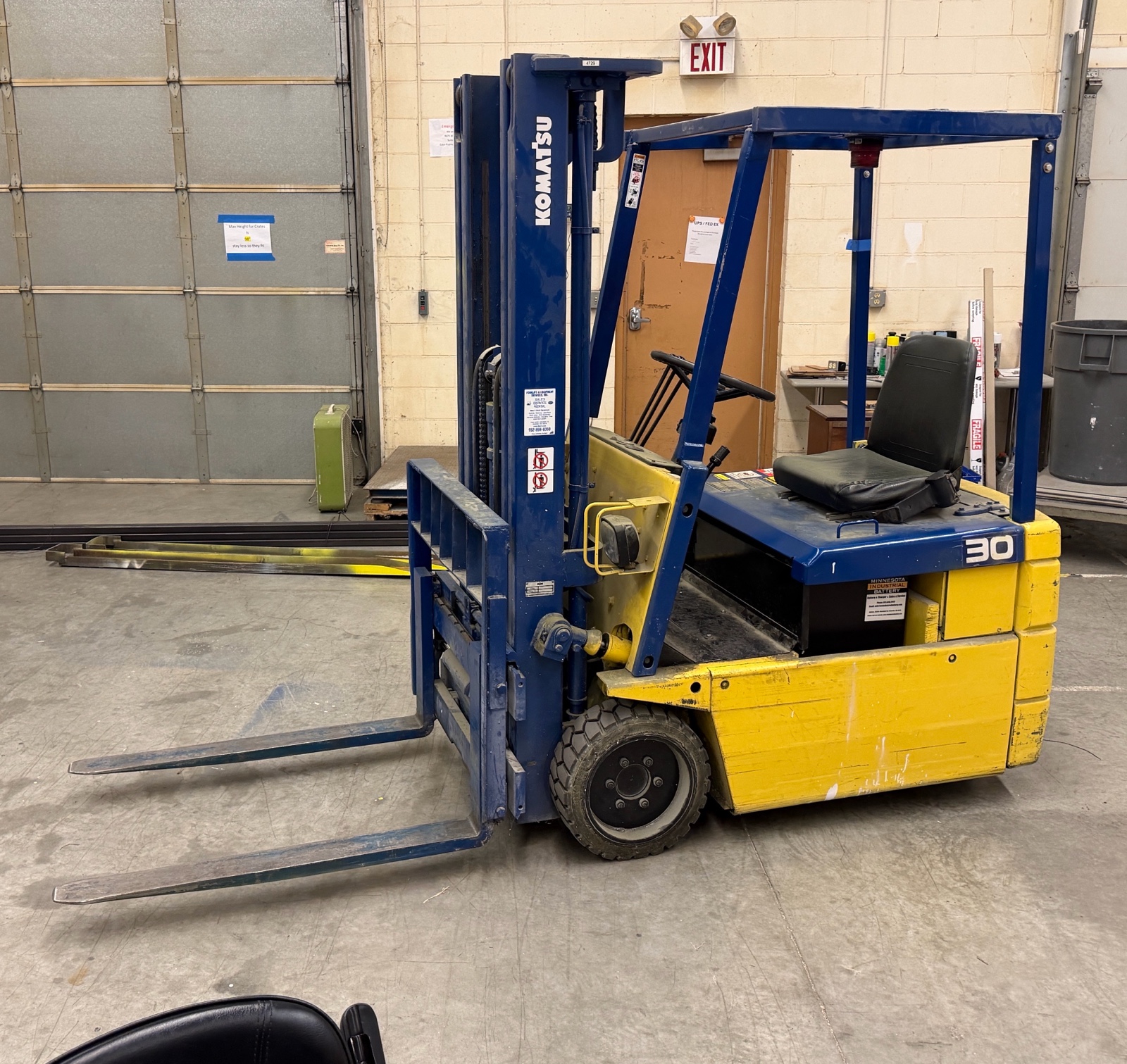 Komatsu Tilting Side Shifting Forklift with Charger - works see video