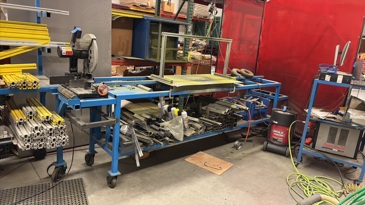 Rolling metal work bench