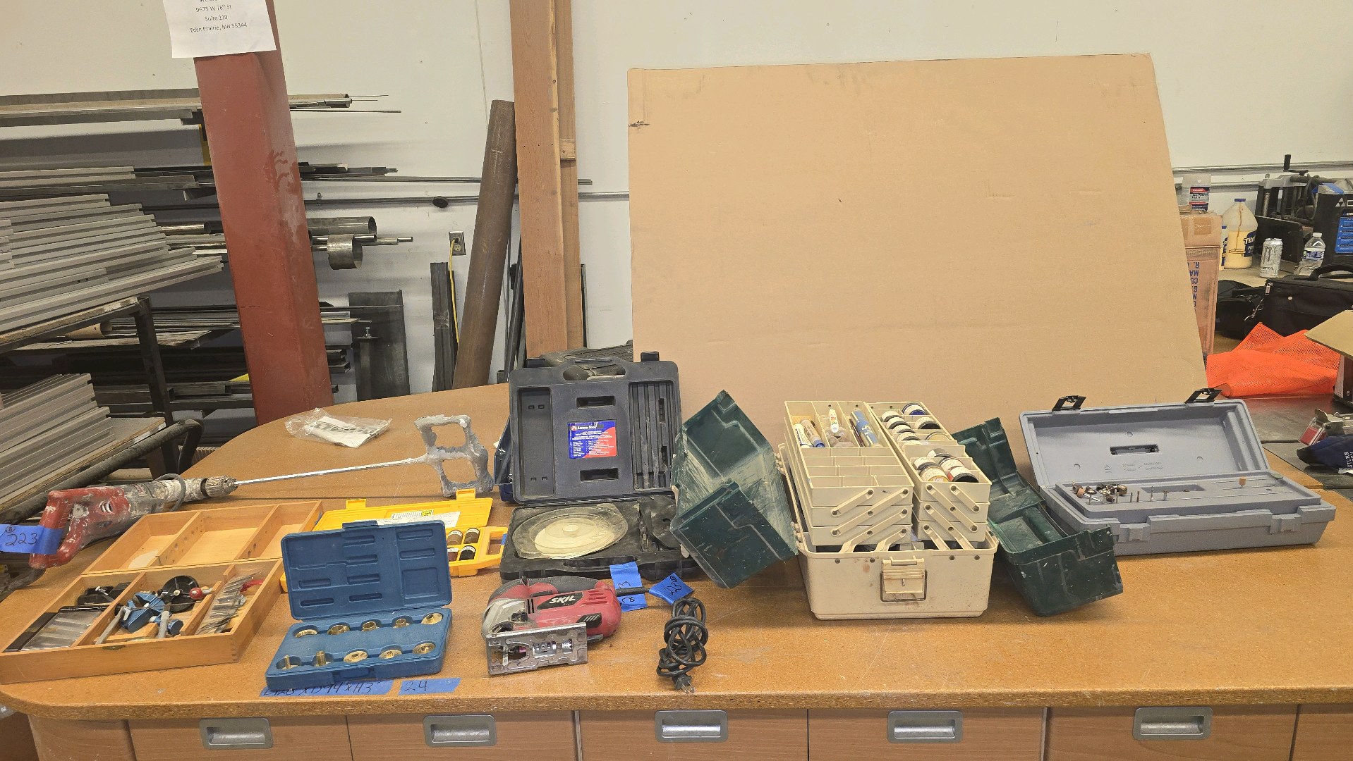 lot of softwax tools, wood cutting tools