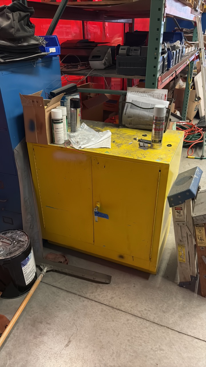 Flammables storage cabinet L 3 x H 3 x D 22