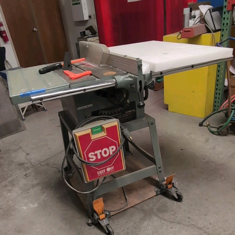 DELTA 10 contractors saw