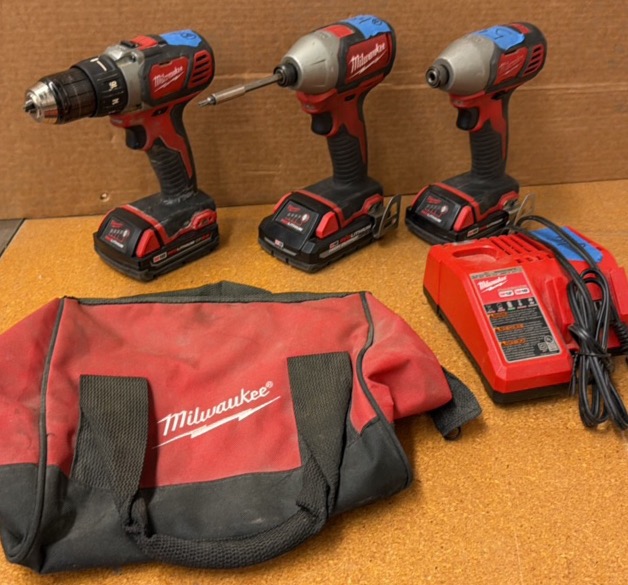 MILWAUKEE Drill and impact drivers