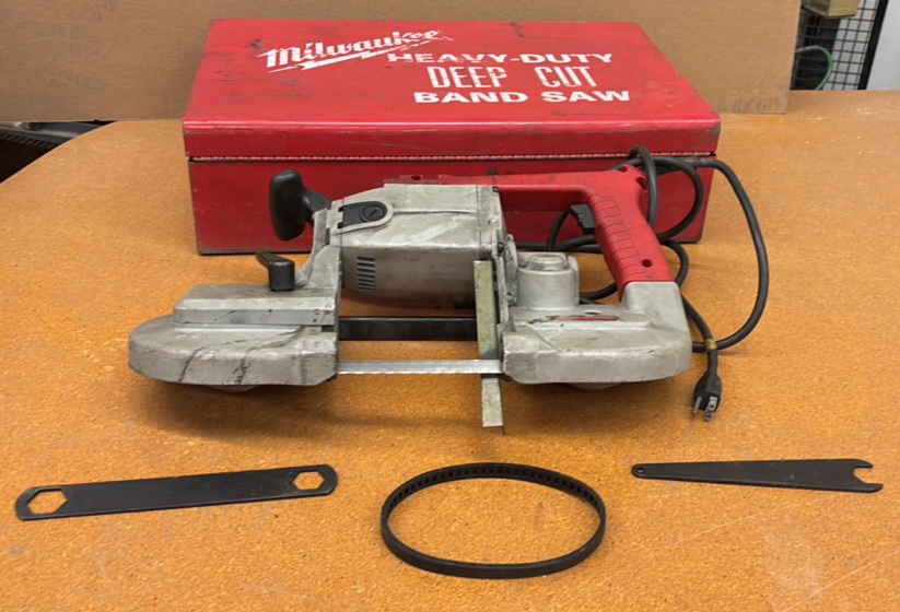 MILWAUKEE Heavy-Duty Deep Cut Band Saw
