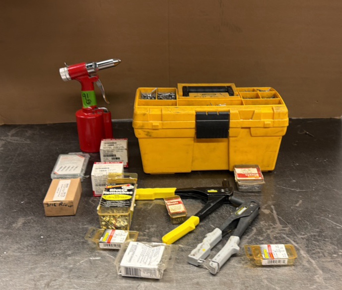 AIR hydraulic rivet gun w tool chest and rivets