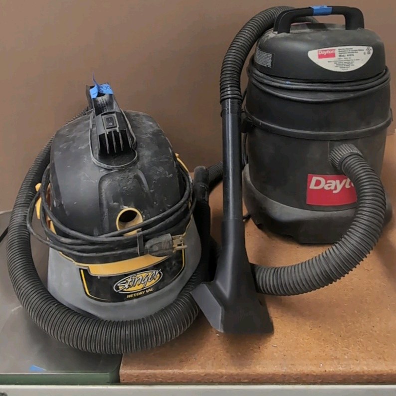 (2) WET dry vacs Stinger and Dayton