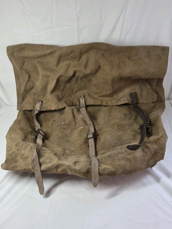 lot 1 image: Vintage Canvas Pack  Leather Shoulder Straps