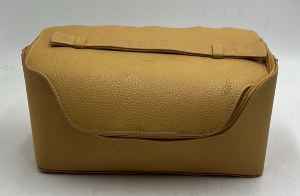 lot 156 image: Este Lauder Cosmetic Case