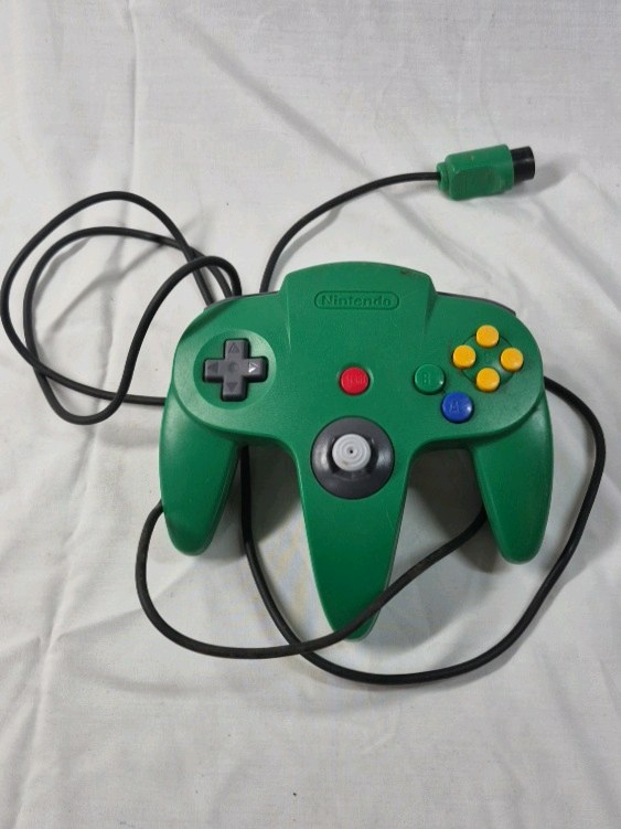 lot 185 image: Nintendo 64 Controller  Green