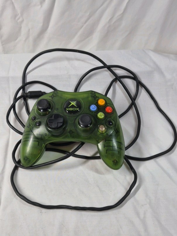 lot 189 image: Xbox Original Green Translucent Controller  Halo Style