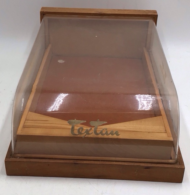 lot 198 image: TexTan Leather Goods Display Case