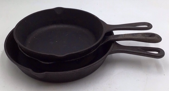 lot 212 image: Vintage Cast Iron Skillets  Lodge and Griswold Mainstay