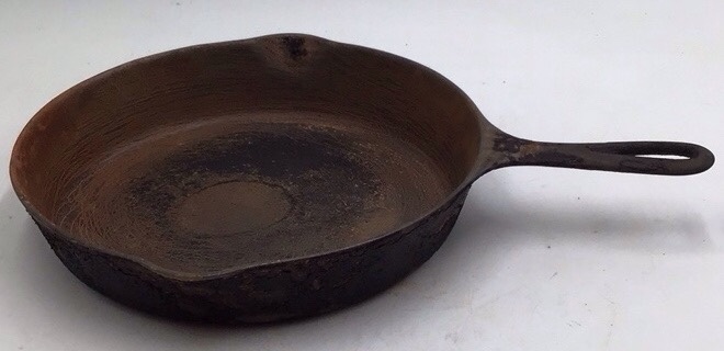 lot 213 image: Vintage Griswold #8 Cast Iron Skillet  Erie PA