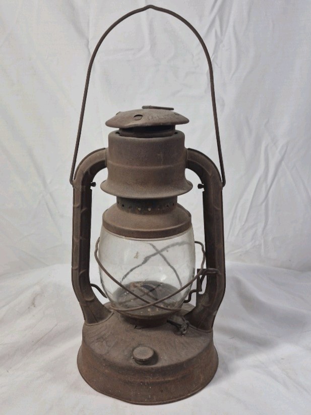 lot 234 image: Vintage Dietz No. 2 Lantern