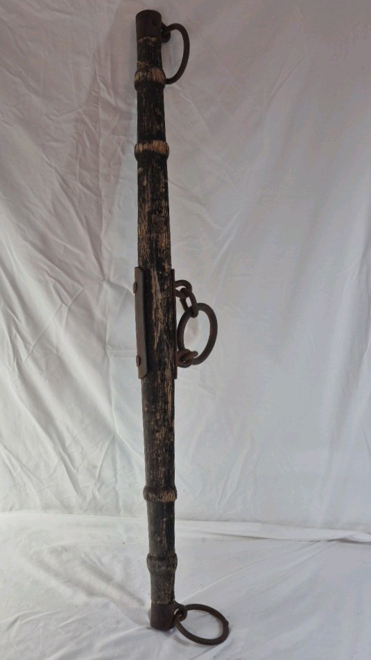 lot 256 image: Vintage Wooden Spreader Bar with Iron Rings